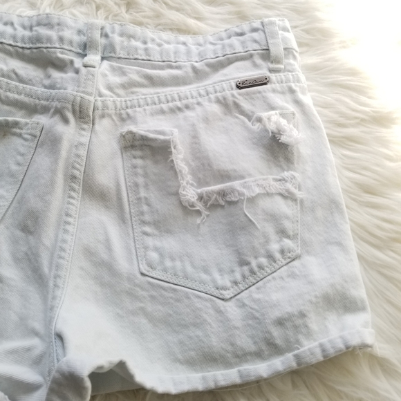 KanCan Light Wash Distressed Denim Shorts Large - Picture 11 of 13